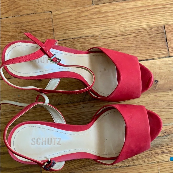 Schutz red platforms - Picture 1 of 3